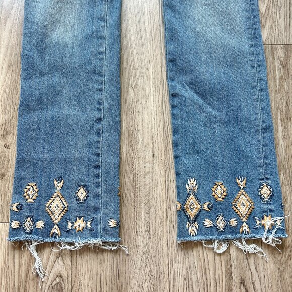 Driftwood Medium Wash Colette Aztec Embroidered Cuffed Bootcut Jeans Size 28 - Picture 6 of 9